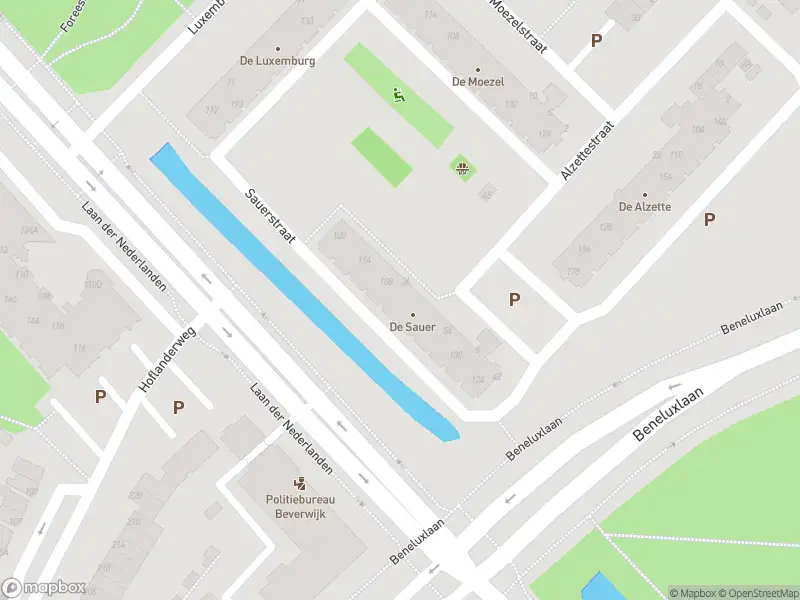 Ambulance met grote spoed naar de Sauerstraat in Beverwijk