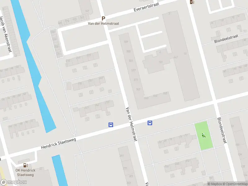 Ambulance met grote spoed naar de Van der Helmstraat in Rotterdam