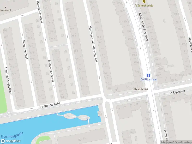 Ambulance met grote spoed naar de Roelantstraat in Amsterdam