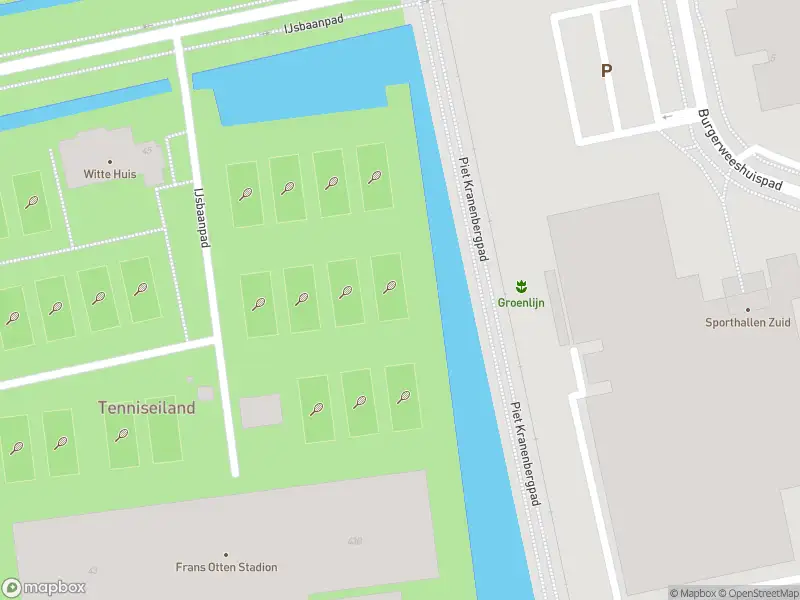 Ambulance met grote spoed naar de IJsbaanpad in Amsterdam