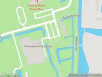 Ambulance met grote spoed naar de Kerkpolderweg in Delft