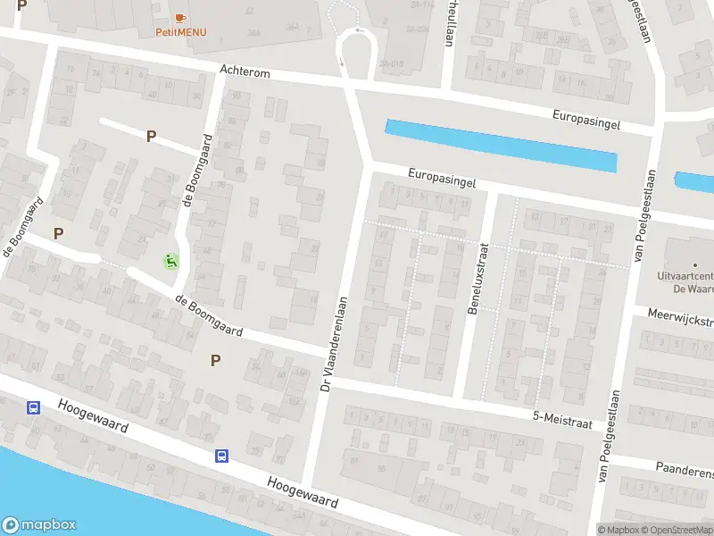 Ambulance met grote spoed naar de Park Ypenburg in Koudekerk aan den Rijn