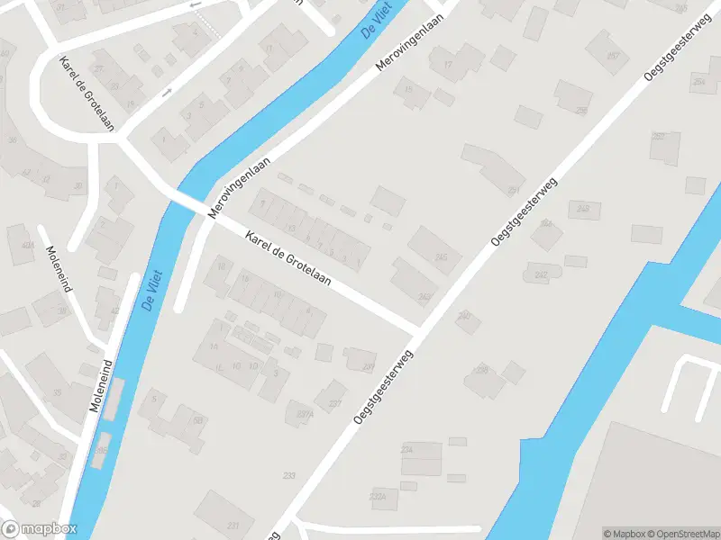 Ambulance met grote spoed naar de Karel de Grotelaan in Rijnsburg