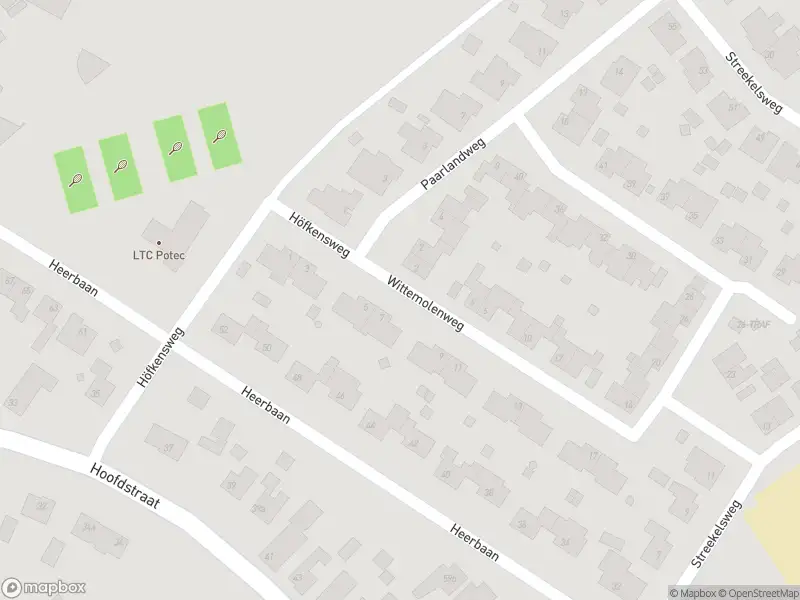 Ambulance met grote spoed naar de Roermondseweg in Posterholt