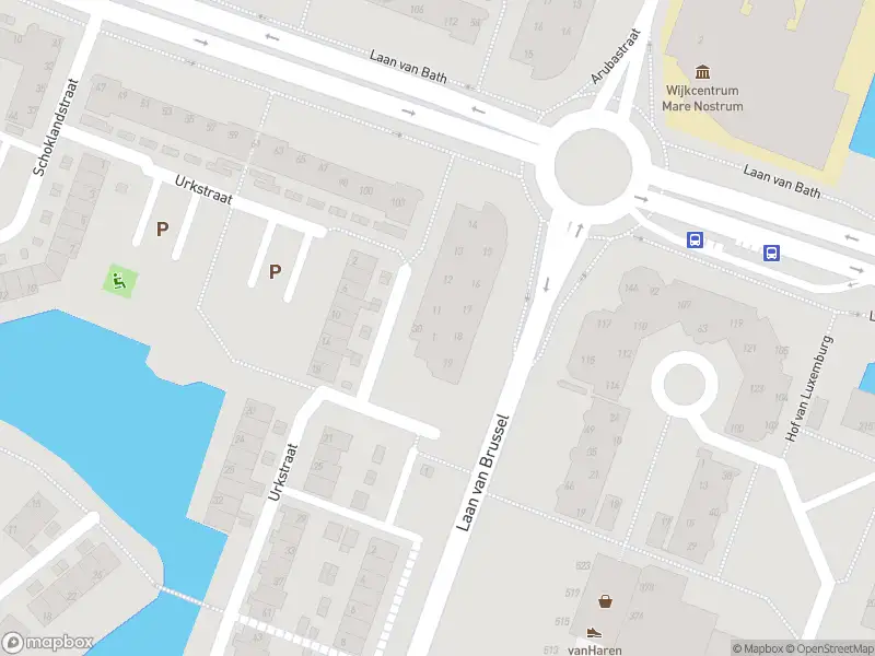 Ambulance met grote spoed naar de Curaçaostraat in Alkmaar