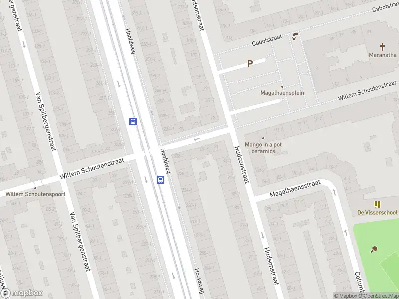 Ambulance met grote spoed naar de Van Spilbergenstraat in Amsterdam