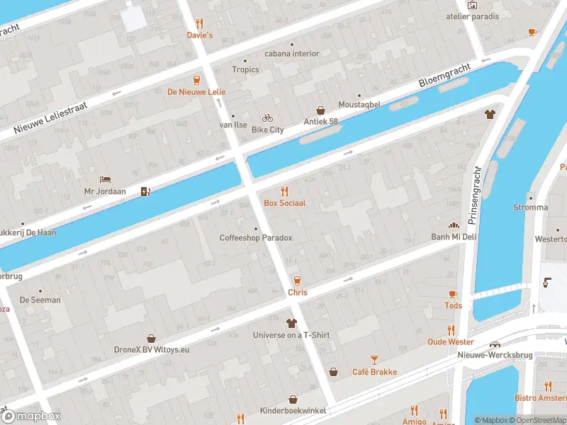 Ambulance met grote spoed naar de Egelantiersgracht in Amsterdam