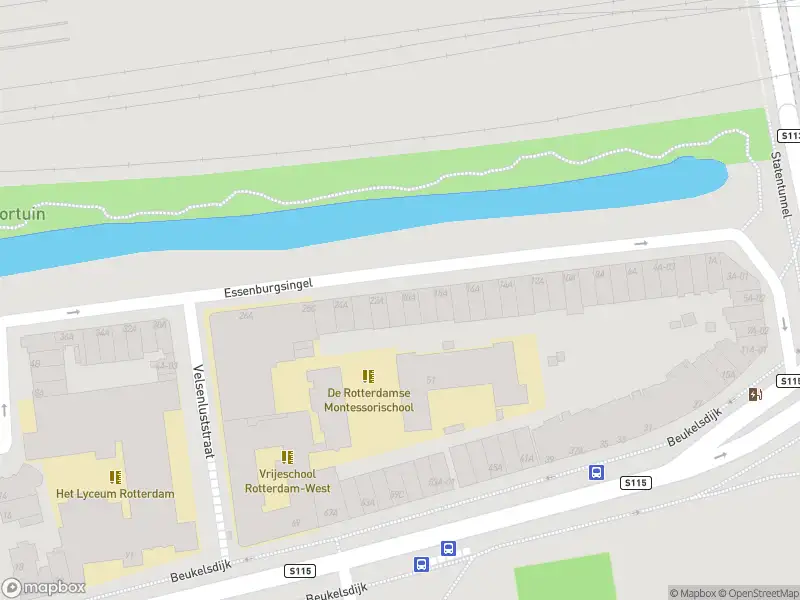 Ambulance met gepaste spoed naar de Essenburgsingel in Rotterdam