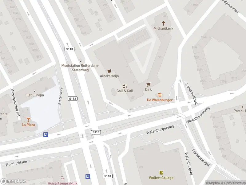Ambulance met gepaste spoed naar de Bentinckplein in Rotterdam