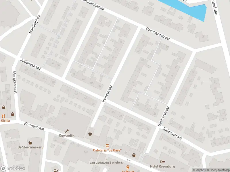 Ambulance met gepaste spoed naar de Irenestraat in Rozenburg