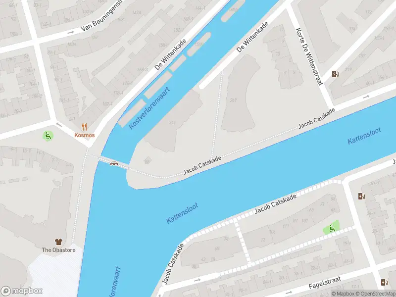 Ambulance met grote spoed naar de Van Hallstraat in Amsterdam