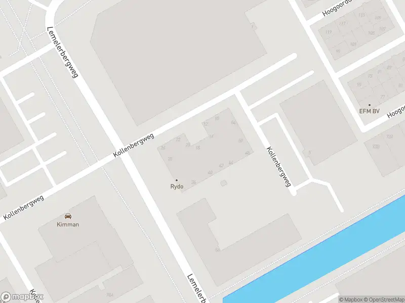 Ambulance met grote spoed naar de Burgemeester Stramanweg in Amsterdam