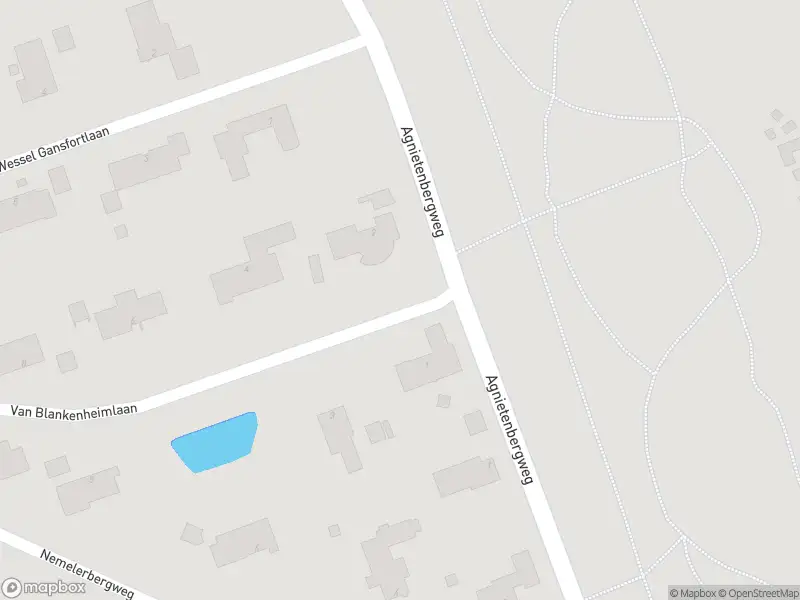 Brandweer met gepaste spoed naar de Van Blankenheimlaan in Zwolle vanwege waarnemen gaslucht
