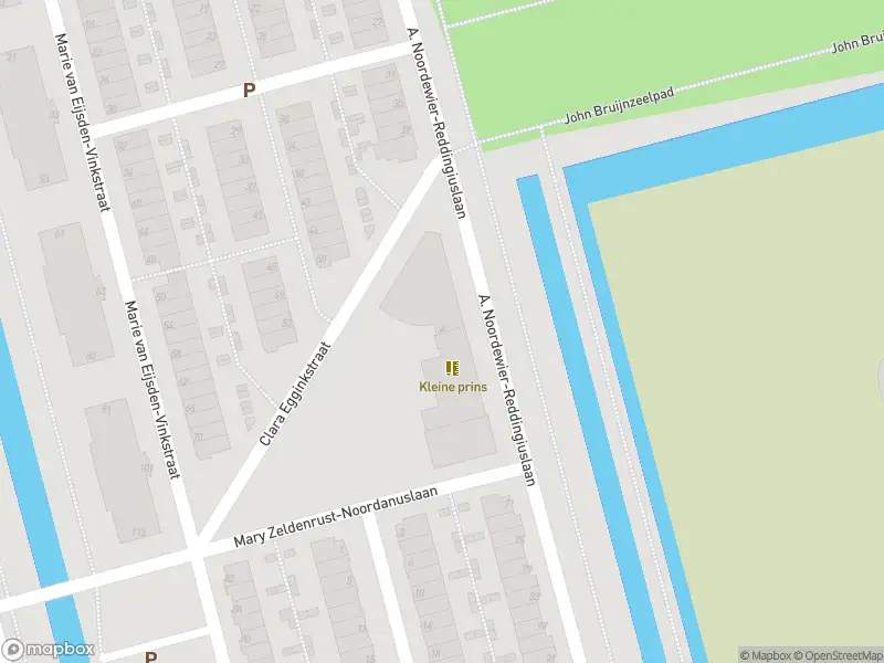 Ambulance met grote spoed naar de Clara Egginkstraat in Rotterdam