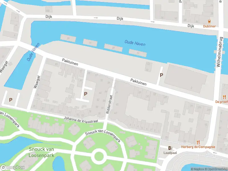 Ambulance met grote spoed naar de Ridderstraat in Enkhuizen
