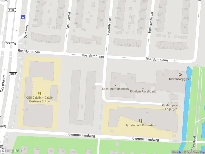 Ambulance met gepaste spoed naar de Zanglijsterstraat in Rotterdam