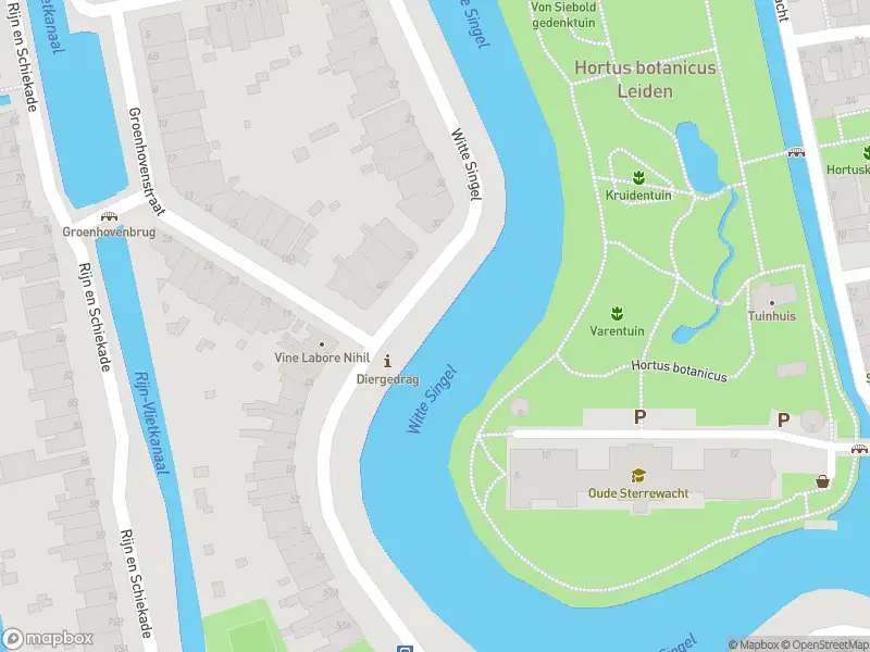 Ambulance met grote spoed naar de Hugo de Grootstraat in Leiden