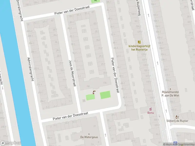Ambulance met grote spoed naar de Cornelis Dirkszstraat in Amsterdam