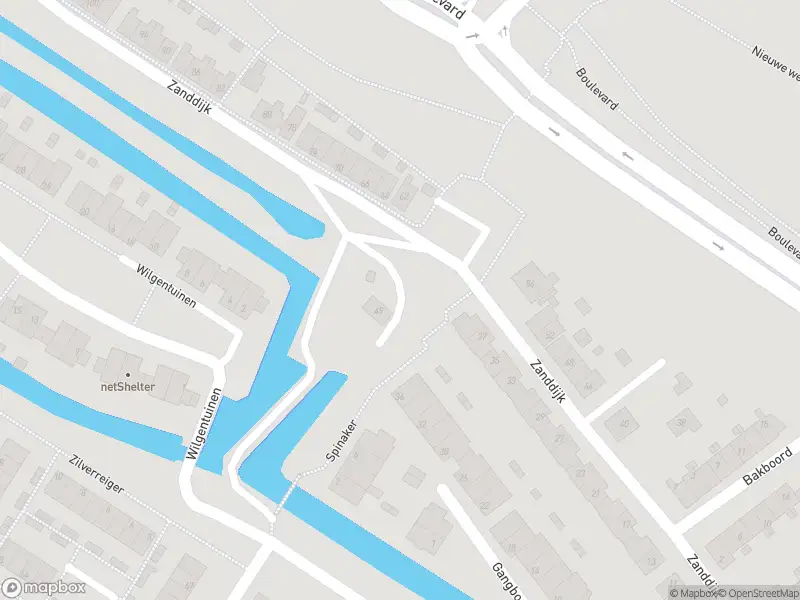 Ambulance met gepaste spoed naar de Zanddijk in Rozenburg