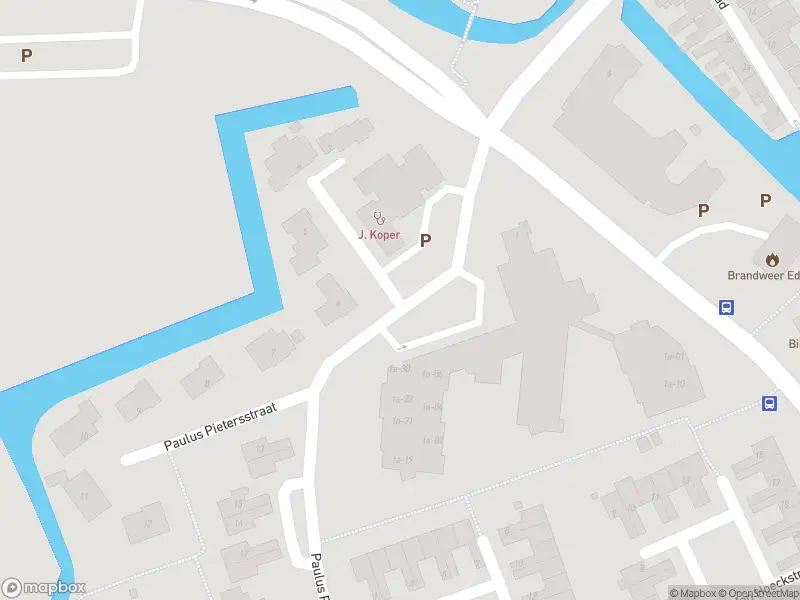 Ambulance met grote spoed naar de Paulus Pietersstraat in Edam
