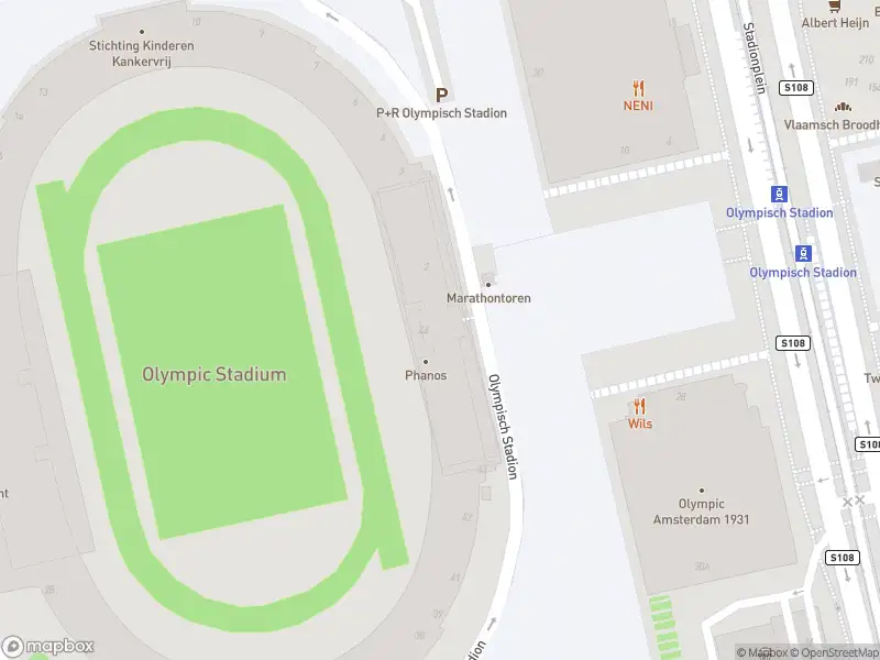 Ambulance met gepaste spoed naar de Olympisch Stadion in Amsterdam
