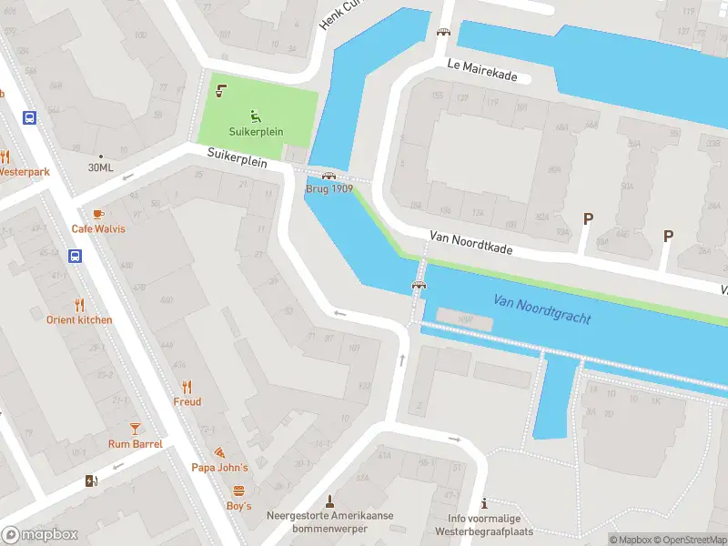 Ambulance met gepaste spoed naar de Martin Vlaarkade in Amsterdam