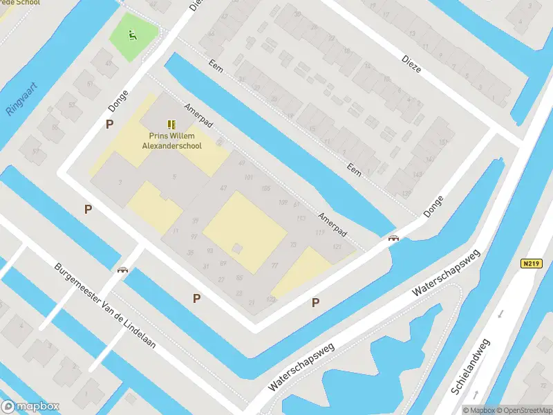 Ambulance met grote spoed naar de Donge in Nieuwerkerk aan den IJssel