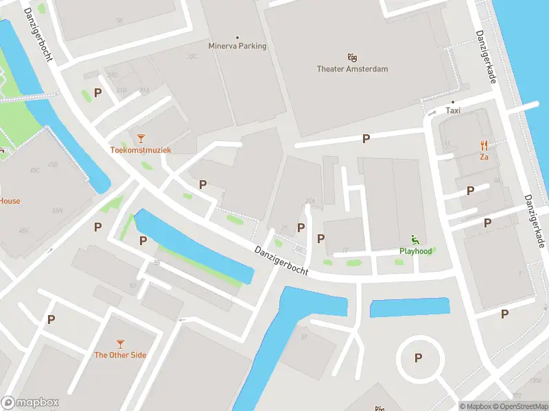 Ambulance met gepaste spoed naar de Danzigerbocht in Amsterdam