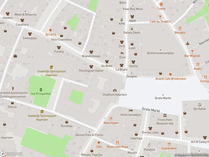 Ambulance met gepaste spoed naar de Oude Groenmarkt in Haarlem