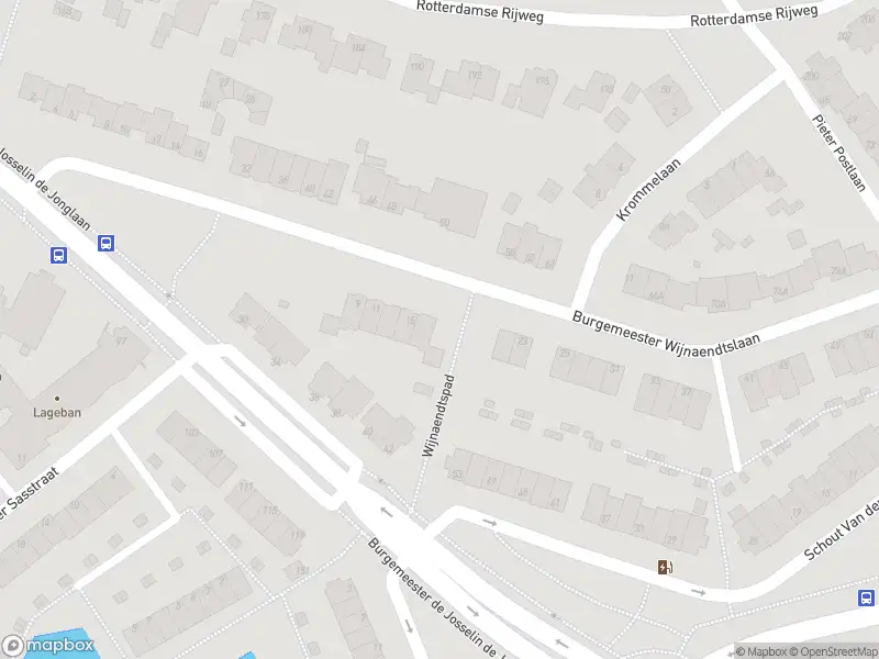 Ambulance met gepaste spoed naar de Burgemeester Wijnaendtslaan in Rotterdam