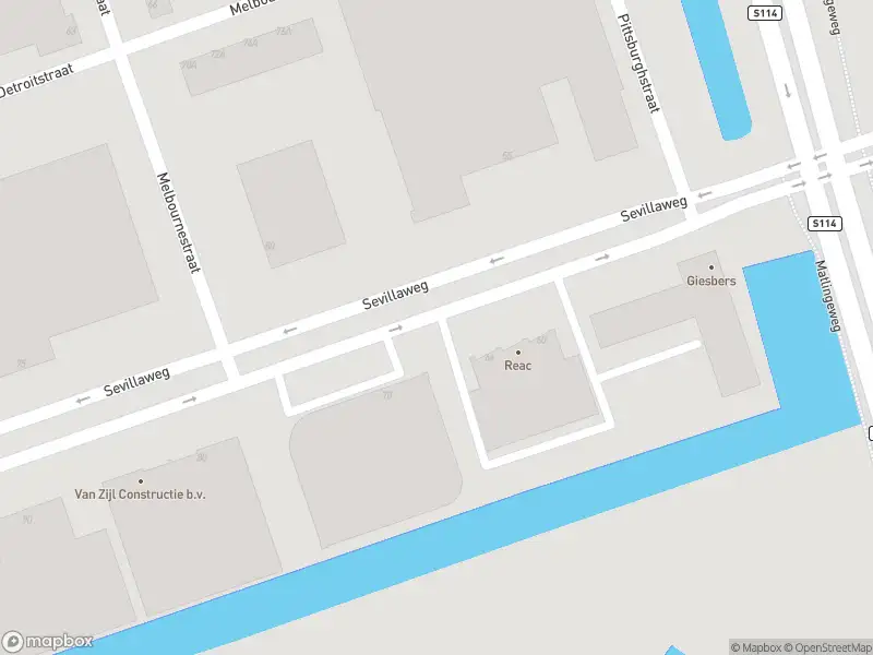 Ambulance met gepaste spoed naar de Sevillaweg in Rotterdam