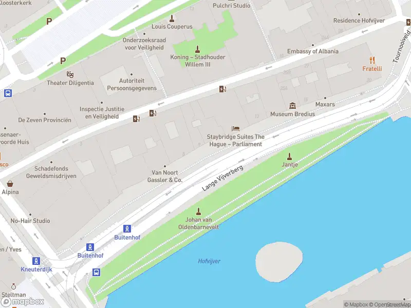 Brandweer met grote spoed naar de Lange Vijverberg in 's-Gravenhage vanwege personen te water