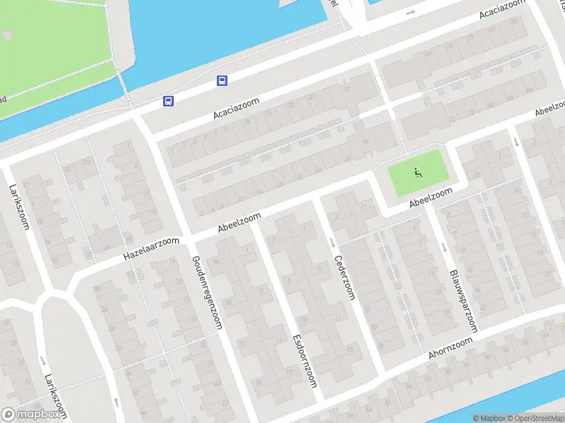 Ambulance met grote spoed naar de Abeelzoom in Zoetermeer