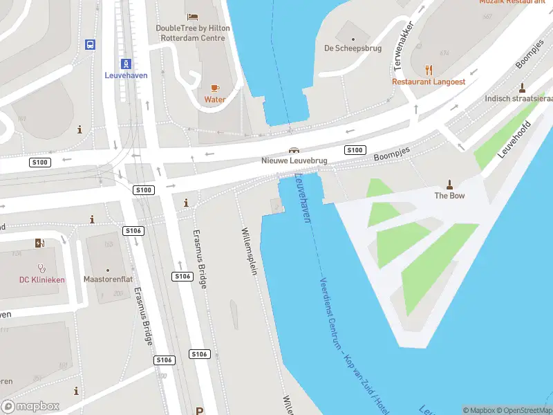 Ambulance met gepaste spoed naar de Vasteland in Rotterdam