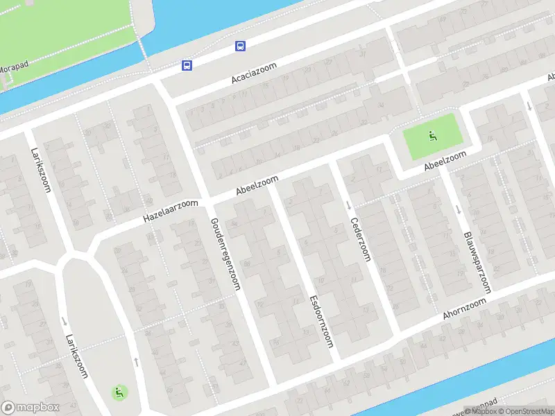 Ambulance met grote spoed naar de Esdoornzoom in Zoetermeer
