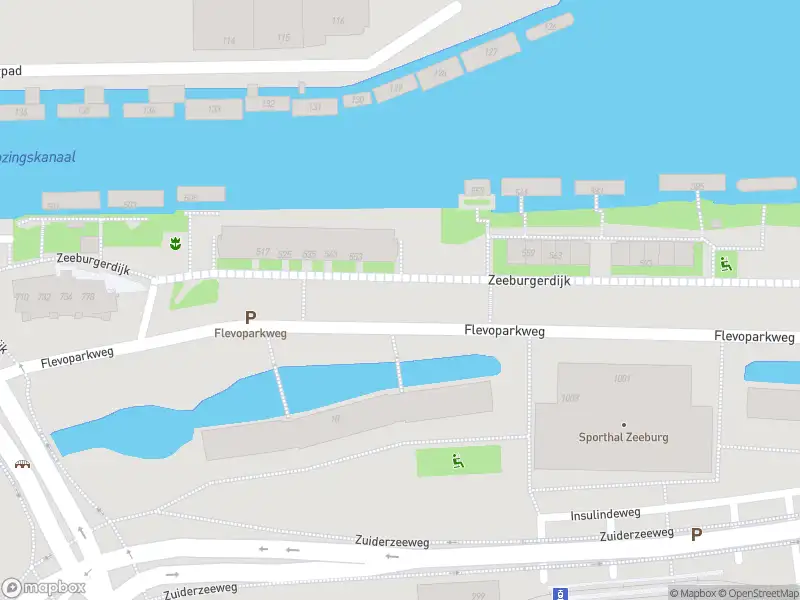 Ambulance met grote spoed naar de Flevoparkweg in Amsterdam