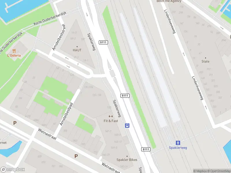 Ambulance met grote spoed naar de Spaklerweg in Amsterdam