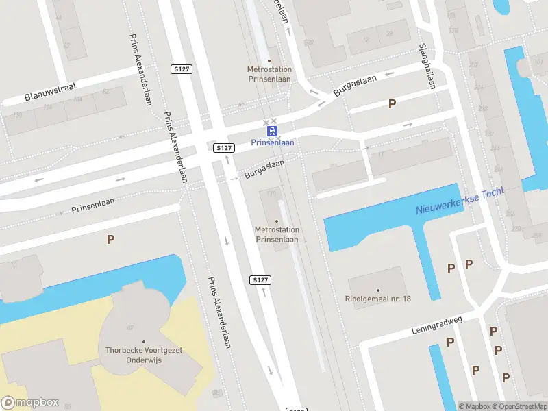 Ambulance met grote spoed naar de Prins Alexanderlaan in Rotterdam