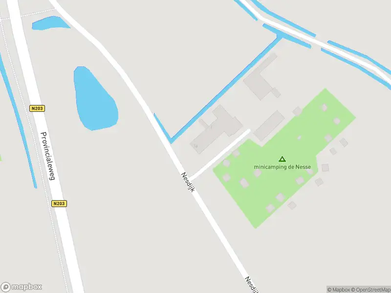 Ambulance met grote spoed naar de Nesdijk in Limmen
