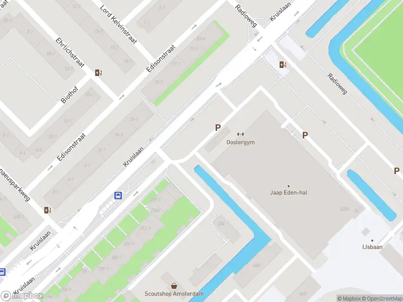 Ambulance met gepaste spoed naar de Hertzstraat in Amsterdam