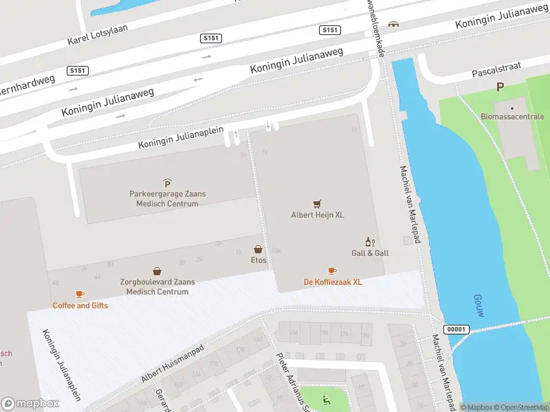 Ambulance met grote spoed naar de Koningin Julianaplein in Zaandam