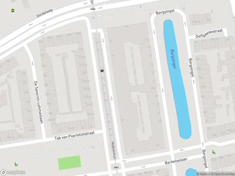 Ambulance met gepaste spoed naar de Voorburgstraat in Rotterdam