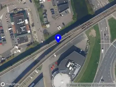 Ambulance met grote spoed naar de Rhijnspoor in Capelle aan den IJssel