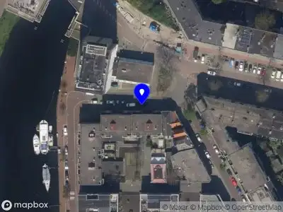 Ambulance met grote spoed naar de Oranje-Nassaustraat in Rotterdam