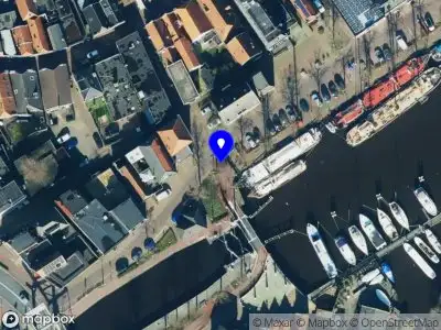 Politie naar de Handelskade in Zwartsluis vanwege steekincident