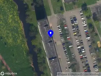 Ambulance met grote spoed naar de Reviusrondeel in Capelle aan den IJssel