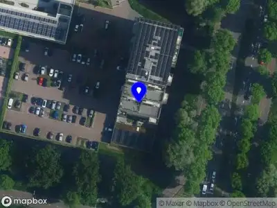 Ambulance met grote spoed naar de Christiaan Huygenshof in Amstelveen