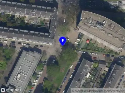 Ambulance met grote spoed naar de Zweedsestraat in Rotterdam