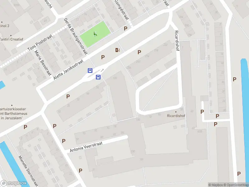 Ambulance met grote spoed naar de Ricardishof in Delft