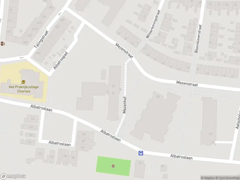 Ambulance met grote spoed naar de Mezenhof in Rotterdam